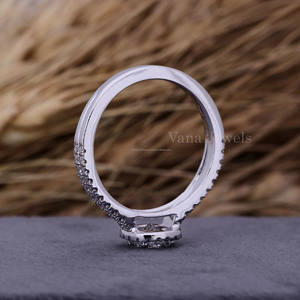 ชุดแหวนแต่งงานสองแถวสำหรับผู้หญิงแหวนหมั้นเพชรรัศมีสีขาวทอง18K สำหรับผู้หญิง - Product Image 5