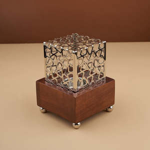 Quemador de Incienso de Metal de Lujo con Base de Madera, Quemador de Oud Árabe para Decoración del Hogar, Hotel o Majlis - Product Image 1