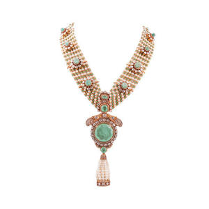 Esmeralda Estilo Nizami Regal |   Gajaah - Joyería Nupcial Real de Plata de Ley 925 |   Juego de Aretes de Perlas y Diamantes Polki - Product Image 2