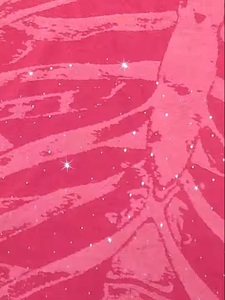 T-shirt surdimensionné personnalisé rose avec strass pour homme, style hip-hop streetwear, coupe carrée, épaules tombantes, en coton respirant - Product Image 2