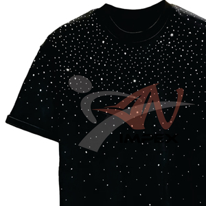 เสื้อยืดลายใหม่ประดับเพชรเทียมสำหรับผู้ชาย แฟชั่นสตรีทแวร์ พิมพ์ลายตามสั่ง เสื้อยืดคอวีประดับเพชรเทียม - Product Image 2