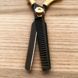 Tijeras de Peluquería con Mango Dorado, Hoja Recta, para Corte de Cabello, para Estilistas y Barberos - Product Image 4