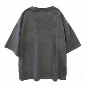 เสื้อยืดโอเวอร์ไซส์ผ้าเรียบคุณภาพสูงสำหรับผู้ชาย สไตล์วินเทจ ล้างสีแบบแอซิดวอช พร้อมสกรีนลาย - Product Image 2