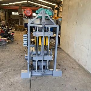 Eenvoudige Bediening Blokgietmachine Trillingsafgietsel QT4-40 Handmatige Betonblokmachine In Afrika - Product Image 3