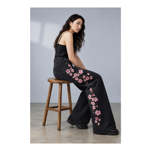 Jean large noir brodé de fleurs pour femme – Pantalon en denim élégant, tendance, décontracté, style streetwear, confort quotidien - Product Image 3