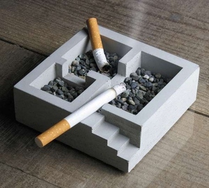 Cendrier en aluminium sans fumée finition foncée, carré, accessoire de bureau architectural, presse-papiers moderne, pour fumeurs, 4x11cm, Premium - Product Image 4