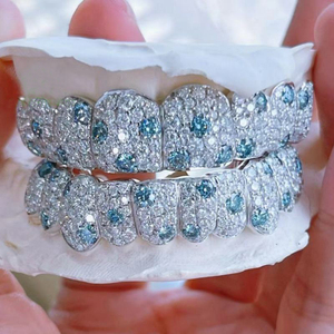 Grillz de Moissanita Personalizados, Bicolor Azul y Blanco, de Plata 925, con Incrustaciones de Piedras, que Pasan la Prueba del Diamante, Joyería Hiphop para Dientes - Product Image 1