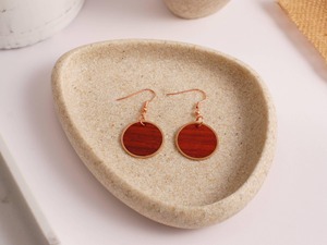 Boucles d'oreilles circulaires en bois plaqué or rose avec incrustation de bois rouge, bijoux artisanaux - Product Image 3