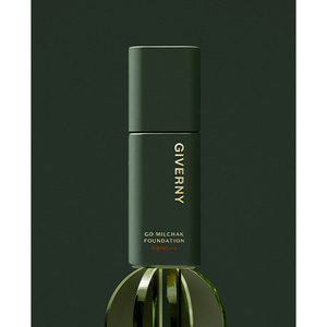 Fondotinta Premium con Base trucco ad alta adesione per una copertura impeccabile - Product Image 1