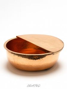 Sofisticado tazón de cobre hecho a mano para pedicura con un diseño atemporal para salones modernos y resorts de lujo. - Product Image 4