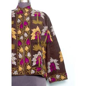 Suministro al por Mayor de Chaquetas Acolchadas de Algodón 100% Bordadas para Mujer, Estilo Retro Bohemio, Ecológicas y Transpirables, ART&ART - Product Image 4