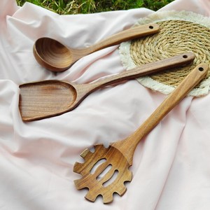 Juego de Utensilios de Cocina de Madera de 5 Piezas, Cuchara, Espátula y Servidor de Pasta Grabados Personalizados, Regalo Familiar - Product Image 1