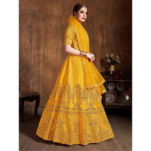 ผ้าไหมปักลวดลายศิลปะทำจากผ้า zari lehenga choli สีเหลืองล้ำค่า - Product Image 5