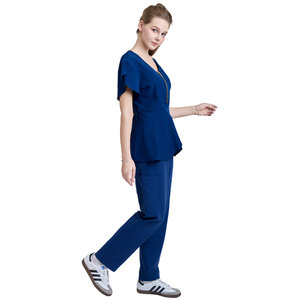 ชุดยูนิฟอร์มแพทย์ราคาดี ผ้า PE/เรยอน รับผลิตแบรนด์ส่วนตัว ดีไซน์ทันสมัยสำหรับพยาบาล ลายพิมพ์สวยงาม เสื้อกาวน์แพทย์ - OEM/ODM - ขั้นต่ำในการสั่งซื้อน้อย - Product Image 1