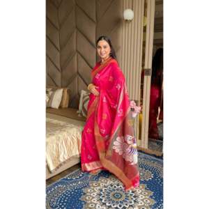 Sari de Seda Suave Elite Weaves Ikkat Patola con Motivos Meenakari, Pallu de Pavo Real y Borde de Zari Dorado para Vestidos de Boda - Product Image 5