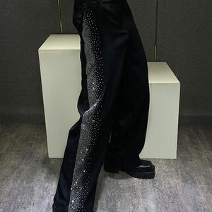 Pantalones Anchos Negros para Hombre con Franja Lateral de Pedrería, Cintura Alta, Estilo Urbano - Product Image 6