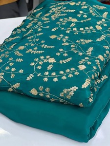 Tissu en crêpe brodé naturel et élégant, best-seller, idéal pour la collection de mariée ou les tenues de fête, disponible à un prix avantageux - Product Image 1