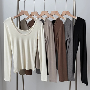 เสื้อยืดผู้หญิงแขนยาวคอวีเปลือยหลังเสื้อถักด้านในสีพื้น - Product Image 4