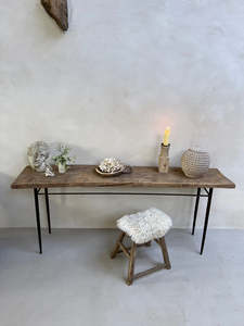 Table console en bois récupéré, plateau rustique en bois recyclé avec pieds en métal noir, style industriel et farmhouse, pour entrée, couloir, salon - Product Image 1