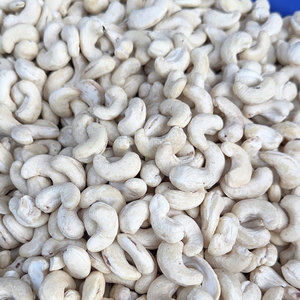 Noix de cajou brutes en gros à prix abordable, Noix de cajou W180 W320 Santigo, délai de livraison court - Product Image 1