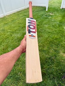 ไม้คริกเก็ต TON GUTSY ENGLISH WILLOW ขนาดมาตรฐาน - Product Image 5