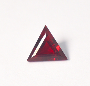 Gema suelta de granate de laboratorio con corte trillón de 8 mm, corindón genuino, piedra piramidal creada en laboratorio - Product Image 3