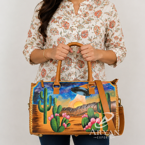 Nueva Bolsa de Viaje Grande Personalizada de Cuero Vacuno Genuino, Pintada a Mano con Diseño de Cactus, Atardecer y OVNI, Bolsa de Fin de Semana - Product Image 1