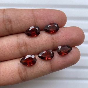 ผู้จัดจำหน่ายพลอยโกเมนธรรมชาติจากโมซัมบิก ขนาด 6x8 มม. รูปทรงลูกแพร์ เจียระไนสีแดง สำหรับขายต่อ โกเมนปรับขนาด ผู้จัดจำหน่าย B2B - Product Image 3