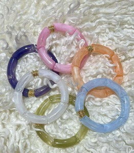 Conjunto de Pulseras de Resina Hechas a Mano, Joyería de Moda Multicolor para Mujeres y Niñas, Artesanía Coleccionable - Product Image 6