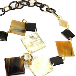 Collar Cuadrado Clásico y Elegante, Collar Religioso Cristiano Hecho a Mano, con Patrón Emocional para Mujer, Accesorios para Bodas y Fiestas - Product Image 1