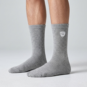 Chaussettes grises en coton avec logo blanc sur le revers, respirantes, tricotées, pour usage décontracté, adultes - Product Image 2