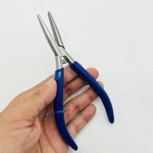 Pince à pointe plate professionnelle de haute qualité en acier inoxydable avec ressort pour extensions de cheveux, logo personnalisé inclus - Product Image 1