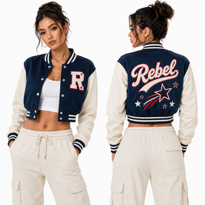 Chaqueta Varsity Corta Personalizada para Mujer, Cuerpo de Lana, Mangas de Cuero, Estilo Universitario Vintage, Venta al Por Mayor, Marca Privada, Directo de Fábrica OEM - Product Image 4