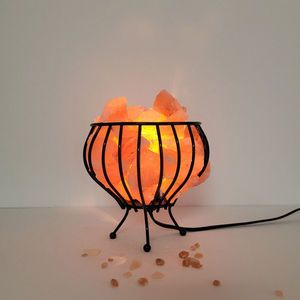 Lampe de sel sculptée à la main avec panier en métal et cristal pyramidal, intensité réglable, pour la décoration intérieure et l'éclairage domestique - Product Image 5