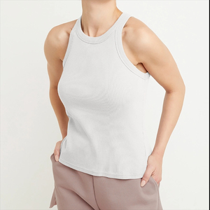 Débardeur blanc en maille pour femme, col rond, sans manches, minimaliste, respirant, écologique, séchage rapide, longueur standard, uni sur le devant - Product Image 1