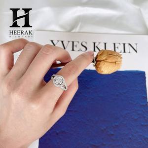 Ensemble de mariage en or 14 carats avec halo de diamants - Bague de fiançailles élégante à tige fendue et alliance assortie - Product Image 5