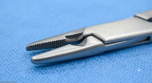 ชุดเครื่องมือผ่าตัดแบบใช้มือ NABSONS ENTERPRISES Mayo-Hegar Needle Holder Forceps  ชนิดสแตนเลสสตีล รับประกัน 3 ปี - Product Image 3