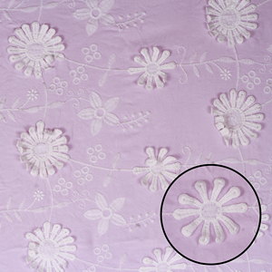 Tela de Algodón Lavanda Premium con Bordado 3D – Material con Motivo Floral Texturizado para Prendas de Vestir y Decoración del Hogar - Product Image 2