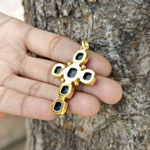 Colgante de Cruz Crucifijo con Corte Cojín de Zafiro Azul, Cobre Mohave y Turquesa, Chapado en Oro de 18K, Suministro para Fabricación de Joyería Cristiana - Product Image 5
