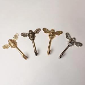 Crochets muraux en laiton de grande taille en forme d'abeille, adaptés aux serviettes de cuisine, aux tabliers et aux sacs, crochet décoratif artisanal fabriqué en Inde - Product Image 3