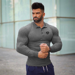 Polo en tricot à manches longues pour homme, couleur unie, coupe décontractée avec logo sur le devant - Product Image 2