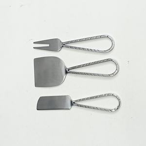 Juego de queso de plata de lujo de acero inoxidable con mango de diseño de hoja hecho a mano dorado Juego de queso de alta calidad - Product Image 5