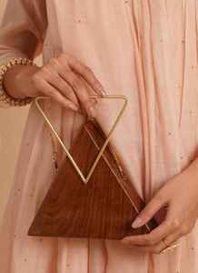 Pochette de créateur en bois de qualité supérieure avec chaînes de perles, fleurs, sangles et fermoir magnétique pour les amateurs de mode éco-responsable - Product Image 5