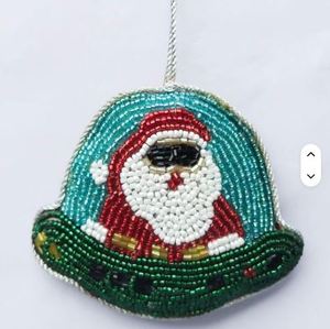 Décorations de Noël en plastique à suspendre : boules, guirlandes, petites cloches et figurines de Père Noël - Product Image 2