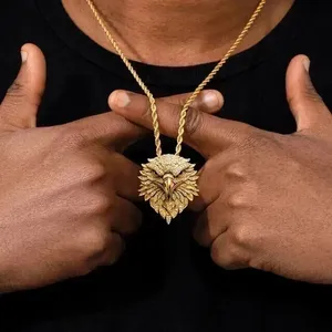 Collar con Colgante de Cabeza de Águila de Lujo con Moissanita, Plata de Ley 925 Chapada en Oro, Joyería Hip Hop con Incrustaciones de Piedras para Hombres y Mujeres - Product Image 1