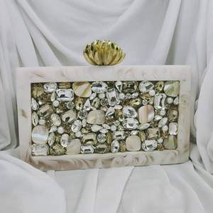 Pochette de soirée en résine pour femme, fabriquée à la main, accessoire de mode en cristal de luxe - Product Image 4