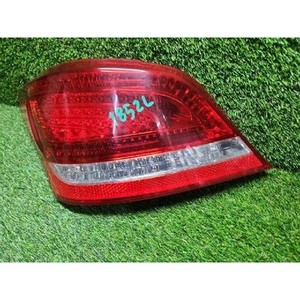 Feu arrière gauche d'occasion Equus 924013N010 - Product Image 2