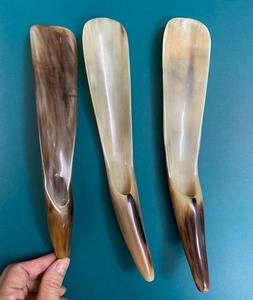 Chausse-pied de luxe en corne, poli et lisse, pour un usage quotidien - Product Image 1