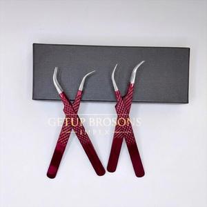 Pince à épiler professionnelle pour extensions de cils, en acier inoxydable, à pointe courbe, avec revêtement en poudre rouge foncé, volume Boot Volume et grip diamanté, instrument de beauté - Product Image 5