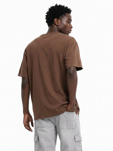 Camiseta de Hombre con Estampado de León, Detalle de Logotipo Gótico, Ropa Urbana, Silueta Relajada, Estilo Vintage Personalizado - Product Image 2